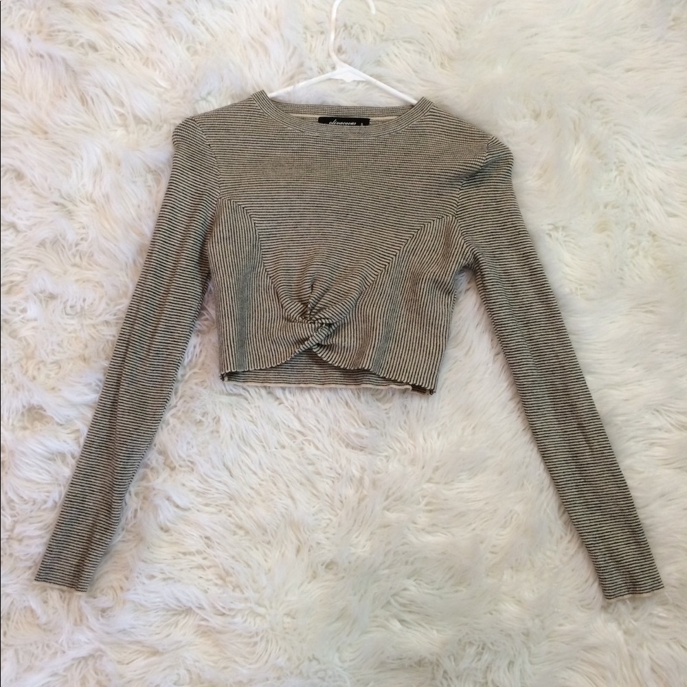 Olivaceous top